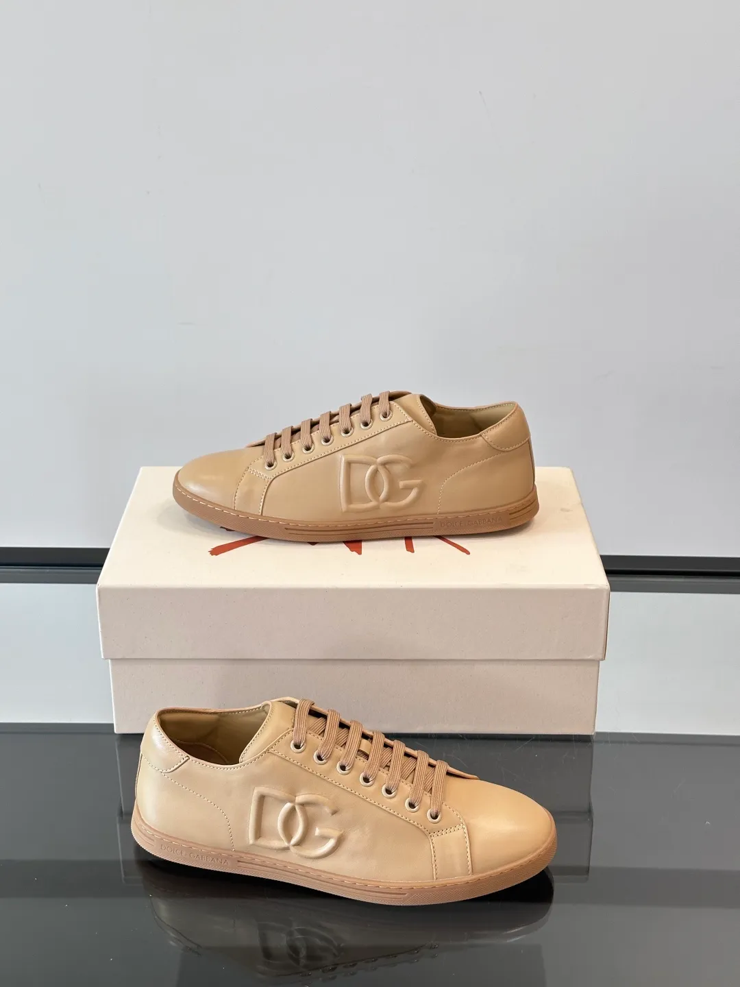 Men's shoes 💰p400 "DG" Dolce & Gabbana fashion casual shoes, high-end boutique men's casual sports shoes! Imported first layer cowhide. The contrasting color design attracts the eye, and the brand logo decoration on the tongue is exquisite and luxurious, super A level! Compared with the genuine product at the counter, the version is no worse at all! size: 38-44 (45 customized)